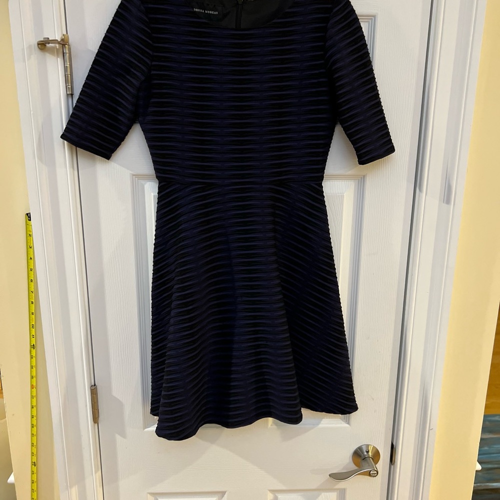 Ladies Size 6 "Donna Morgan" TEXTURED Black Dress GUC ❤️